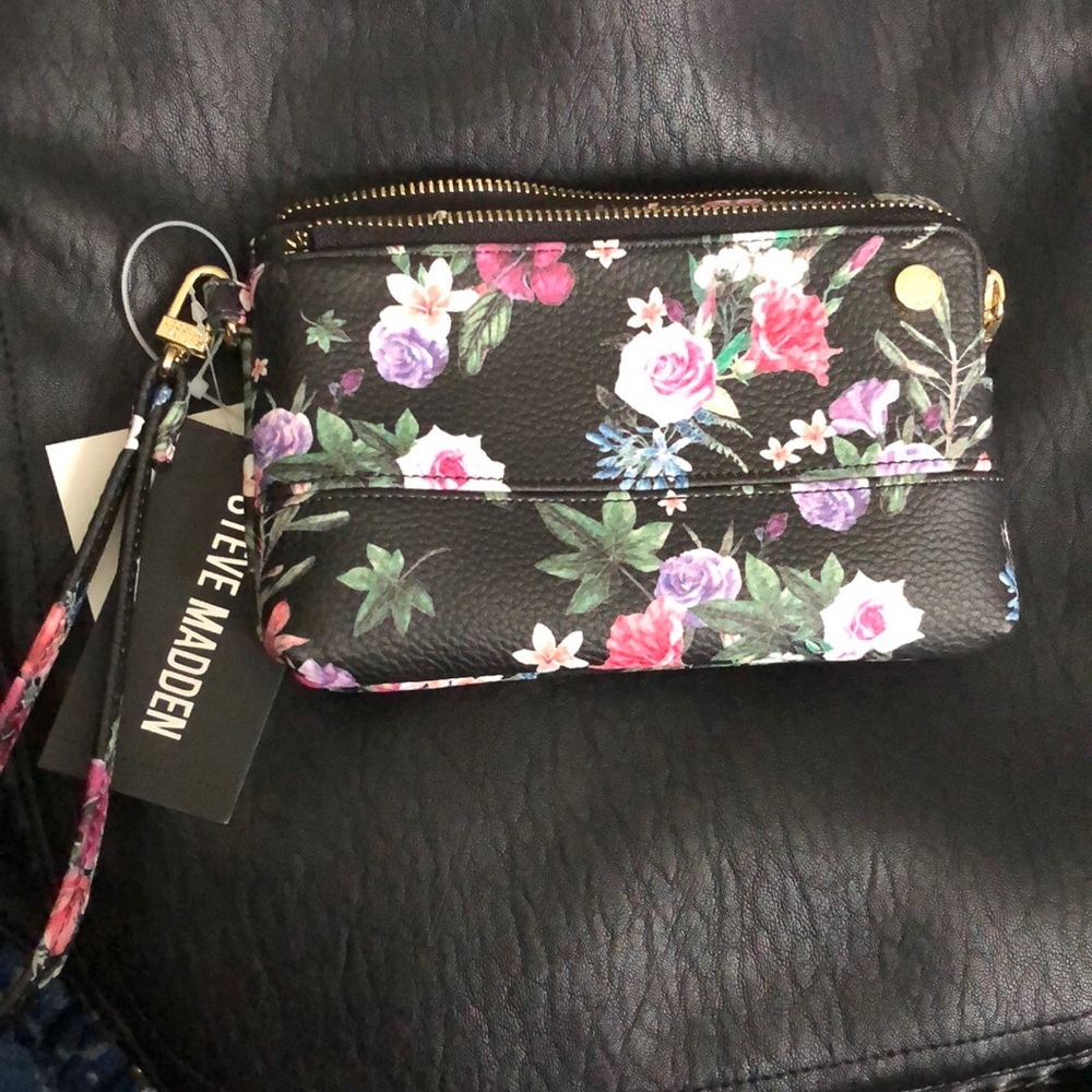 NWOT Steve Madden wristlet